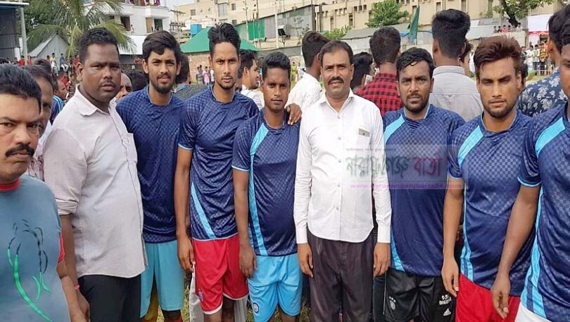 মদনপুরে ডিগবার ফুটবল টুর্নামেন্টে চাঁনপুর খেলাঘর চ্যাম্পিয়নমদনপুরে ডিগবার ফুটবল টুর্নামেন্টে চাঁনপুর খেলাঘর চ্যাম্পিয়ন