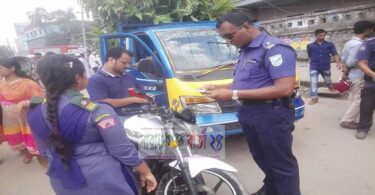 না.গঞ্জের বিভিন্ন পয়েন্টে পালিত হচ্ছে ট্রাফি সপ্তাহ