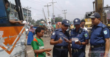 ট্রাফিক পুলিশ সপ্তাহ উপলক্ষ্যে ঢাকা-চট্টগ্রাম মহাসড়কের পুলিশের অভিযান