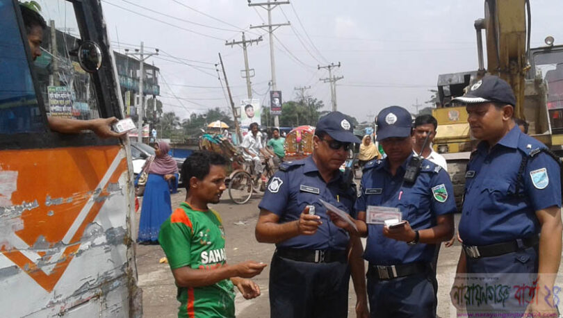 ট্রাফিক পুলিশ সপ্তাহ উপলক্ষ্যে ঢাকা-চট্টগ্রাম মহাসড়কের পুলিশের অভিযান