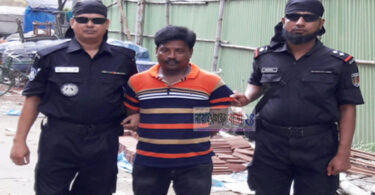 ৫০ বোতল এ্যালকোহলসহ এক মাদক ব্যবসায়ী গ্রেফতার