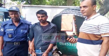 বন্দরে রিকশা চোর আটক, রিমান্ড চেয়ে কোর্টে প্রেরণ