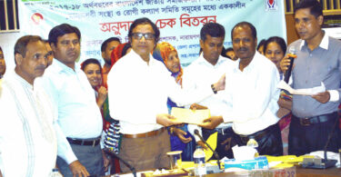 নারায়ণগঞ্জে ৫৮টি স্বেচ্ছাসেবী সংগঠনকে চেক প্রদান