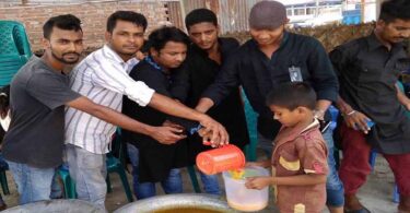 যুবলীগ নেতা ফারুক আহম্মদের উদ্যোগে খাবার বিতরণ