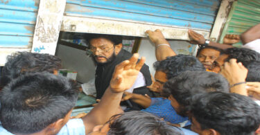 “রাজাকারের বাচ্চা, আমিই জাস্টিস তোরা আবার কিসের জাস্টিস খুজস”