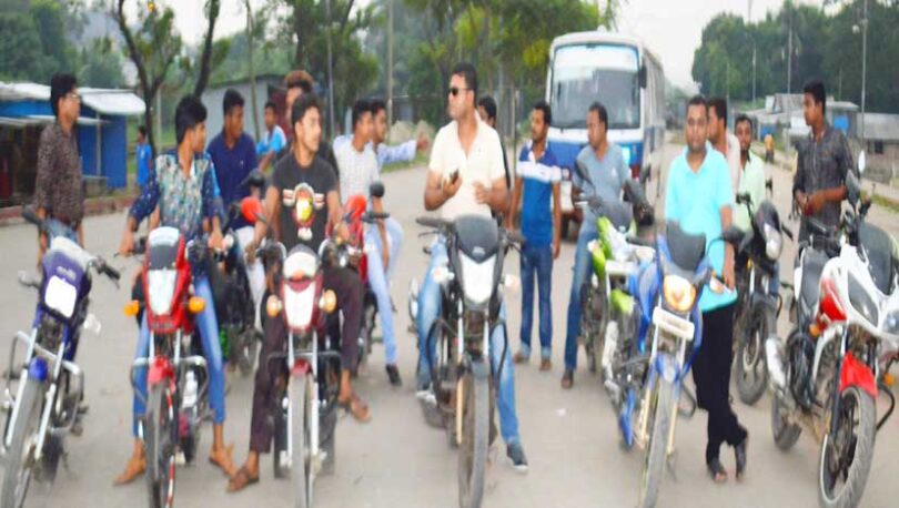 মদনগঞ্জ ওয়েল ফেয়ার নির্বাচনে মফিজের মোটর শোভাযাত্রা