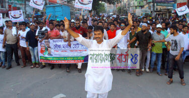 “ নিপিড়িত হতে চাই না, নৌকা চাই ”