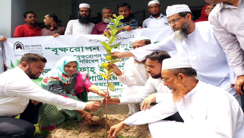 রুপগঞ্জে বৃক্ষরোপন কর্মসূচী অনুষ্ঠিত