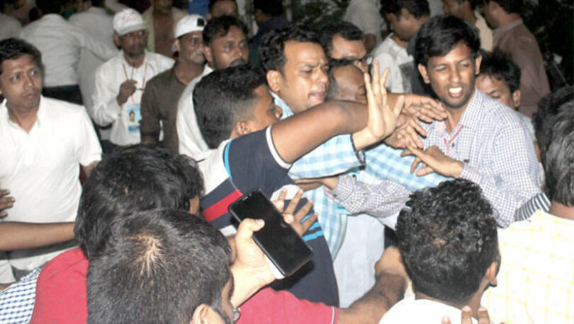 ভোট গণনাকালে ডাক্তারদের হাতাহাতি