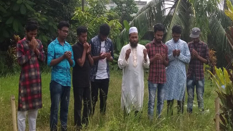 সাংবাদিক শুভ্রর কবরে ছাত্র ফেডারেশনের পুষ্পস্তবক অর্পণ