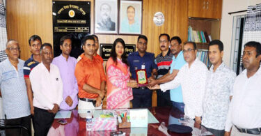 মতলব উত্তর থানার পুলিশ পরিদর্শক আলমগীর হোসেনের বিদায় সংবর্ধনা