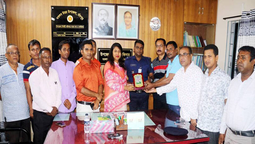 মতলব উত্তর থানার পুলিশ পরিদর্শক আলমগীর হোসেনের বিদায় সংবর্ধনা