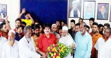 এমপি খোকাকে ফুলের তোড়া দিয়ে ৫ শতাধিক বিএনপি নেতাকর্মীর জাপায় যোগদান