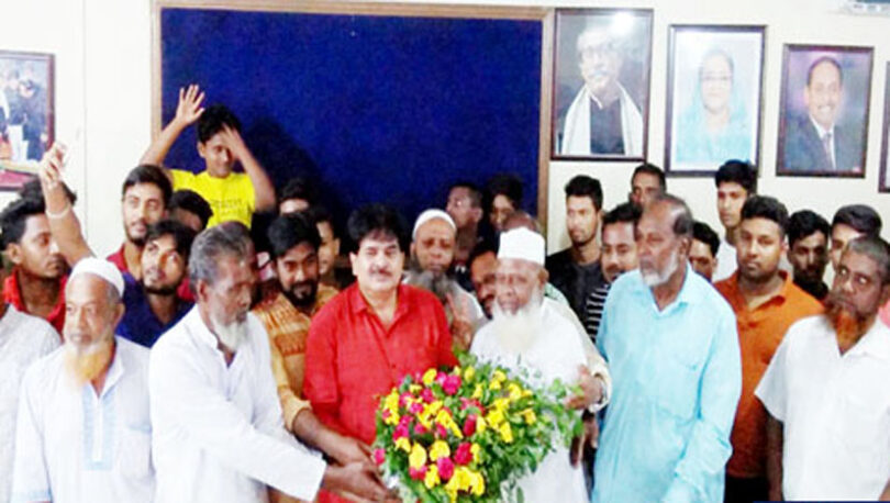 এমপি খোকাকে ফুলের তোড়া দিয়ে ৫ শতাধিক বিএনপি নেতাকর্মীর জাপায় যোগদান