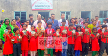 আর্থিক সহায়তা পেয়ে কাউন্সিলর বাবুকে শতাধিক শিক্ষার্থীর কৃতজ্ঞতা