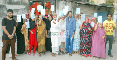 ১৭নং ওয়ার্ডে বয়স্ক ও প্রতিবন্ধি ভাতা প্রদান করলেন কাউন্সিলর বাবু