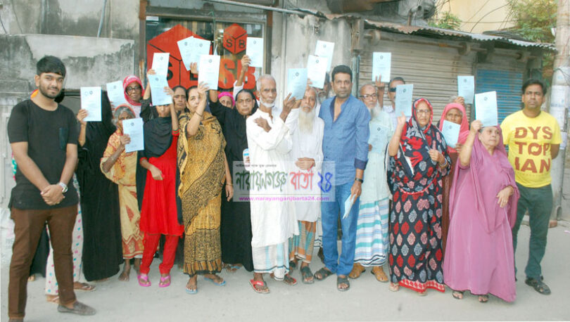 ১৭নং ওয়ার্ডে বয়স্ক ও প্রতিবন্ধি ভাতা প্রদান করলেন কাউন্সিলর বাবু