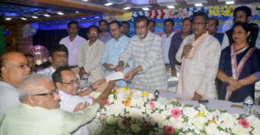 পূজা মন্ডব ও মন্দিরের জন্য ১৯লাখ টাকা দিলেন সেলিম ওসমান