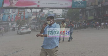 ‘ধুলোর দাপটে নাসতানাবুদ শহরবাসী’