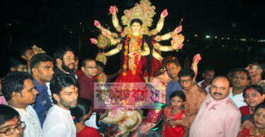 ‘উৎসব শেষে অশ্রুজলে দেবীকে বিসর্জন’