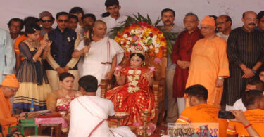 মহাঅস্টমীতে উৎসবমুখর পরিবেশে কুমারী পূজা অনুষ্ঠিত
