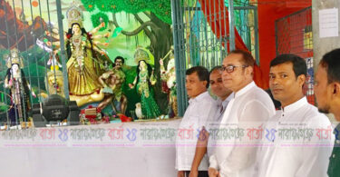 শারদীয় দুর্গাপূজার মন্ডপ পরিদর্শনে এটিএম কামাল