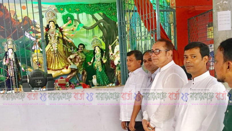 শারদীয় দুর্গাপূজার মন্ডপ পরিদর্শনে এটিএম কামাল