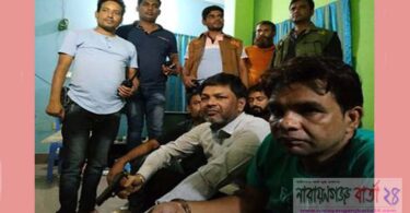 নৌকায় চড়ে নৌকার ভোট চাইলেন মমিনুল হক!
