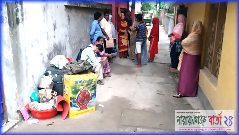 স্বামীকে ঘর ছাড়া কর‌লো স্ত্রী !