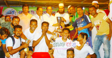 আলীগঞ্জ মাঠ রক্ষায় পলাশের পাশে থাকবেন আনোয়ার হোসেন