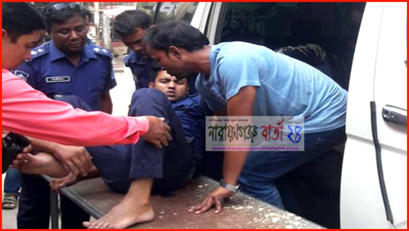 ফতুলায় যাত্রীবাহী বাসে তল্লাশীকালে পুলিশকে গুলি