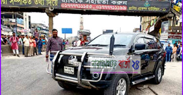 না.গঞ্জে প্রধানমন্ত্রীর পিএসের গাড়ী আটকে দিল শ্রমিকেরা