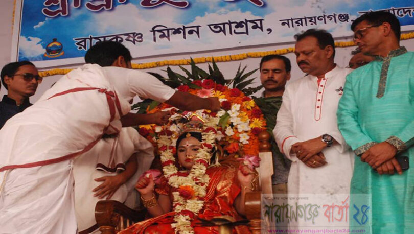 চালকদের মুখে কালি মেখে কান ধরে উঠবস করায় শ্রমিকরা