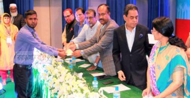 অসুস্থ শ্রমিক ও মেধাবী সন্তানদের ৪১লাখ টাকা সহায়তা প্রদান