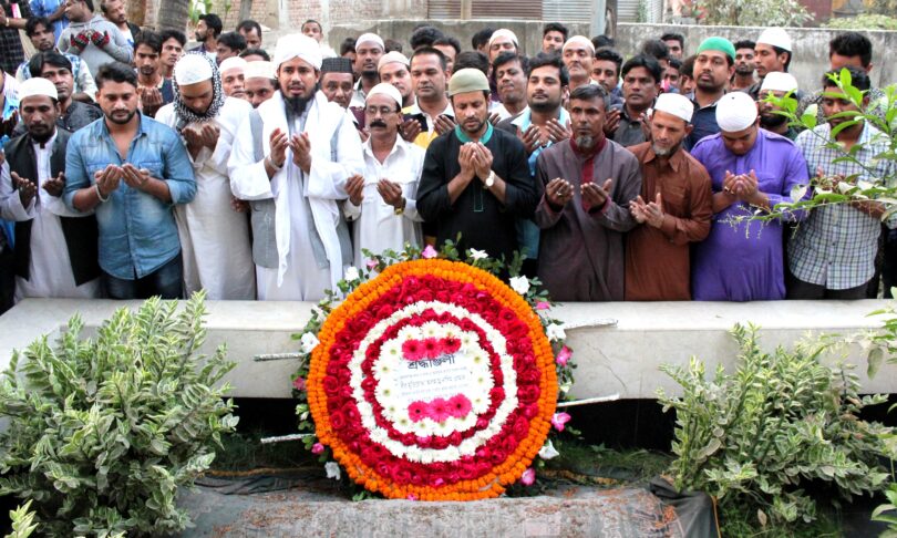নাসিম ওসমানের কবরে নীট ডাইং গার্মেন্ট শ্রমিক কর্মচারী ফেডারেশনের শ্রদ্ধাঞ্জলী