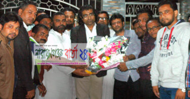 আজমেরী ওসমানকে জেলা মাইক্রোবাস ও ট্যাক্সি শ্রমিক কমিটির শুভেচ্ছা