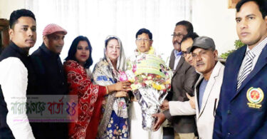 মন্ত্রী গাজীকে খোকন সাহ‌া ও মালা'র ফুলেল শুভেচ্ছা