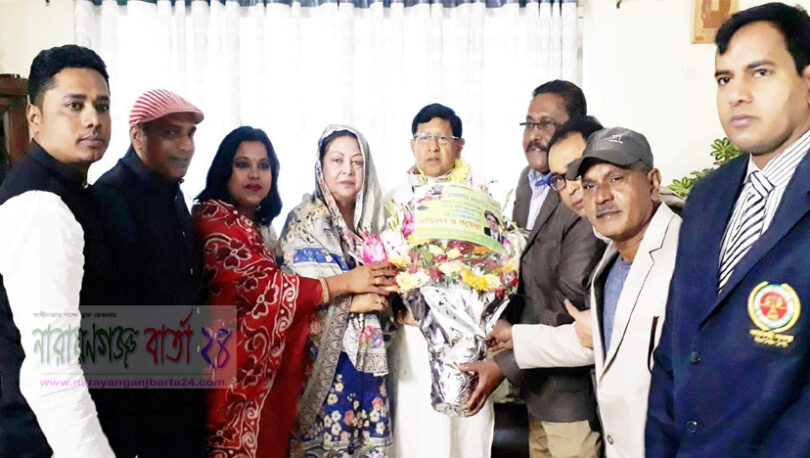 মন্ত্রী গাজীকে খোকন সাহ‌া ও মালা'র ফুলেল শুভেচ্ছা