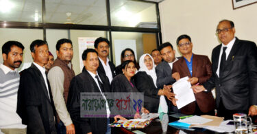 না.গঞ্জ জেলা আইনজীবী সমিতির নির্বাচনে মোমেনের মনোনয়ন পত্র সংগ্রহ