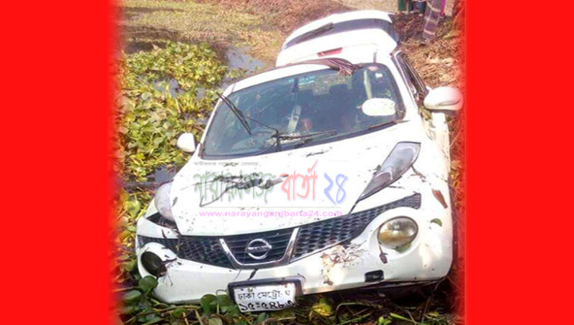 সোনারগাঁয়ে মাইক্রোবাস খাদে পড়ে নিহত-৪