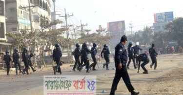 রূপগঞ্জে শ্রমিক-পুলিশ সংঘর্ষ, আহত-৫০