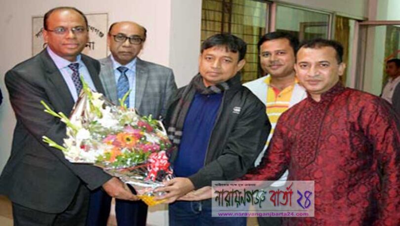 প্রধানমন্ত্রীর পিএসকে শুভেচ্ছা জানালেন এসপি হারুনপ্রধানমন্ত্রীর পিএসকে শুভেচ্ছা জানালেন এসপি হারুন