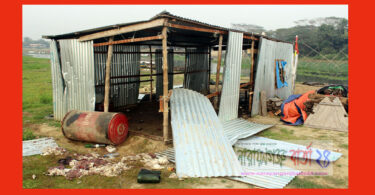 তেলের ব্যারেল ও ট্রলারের ইঞ্জিন চুরিসহ লুটপাটের অভিযোগ