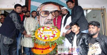 স্বদেশ প্রত্যাবর্তনে বঙ্গবন্ধুর প্রতিকৃতিতে সৈনিক লীগের শ্রদ্ধাঞ্জলী