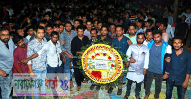প্রথম প্রহরে আজমেরী ওসমানের পক্ষে শহীদদের প্রতি শ্রদ্ধা