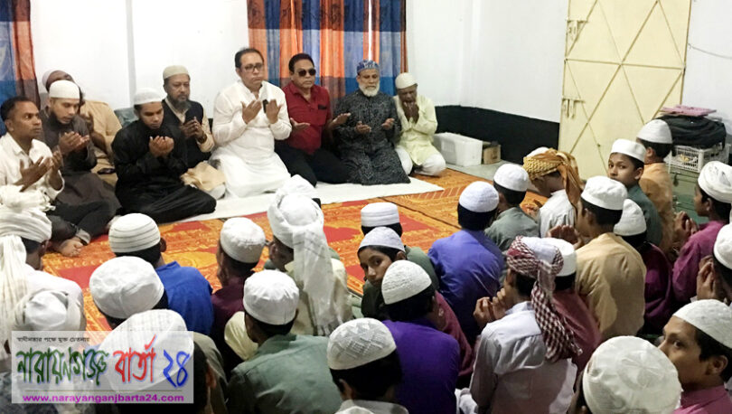 চকবাজারে নিহতদের স্মরনে নারায়ণগঞ্জে দোয়া