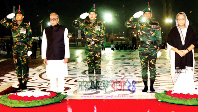 একুশের প্রথম প্রহরে শহীদ মিনারে রাষ্ট্রপতি ও প্রধানমন্ত্রীর শ্রদ্ধা