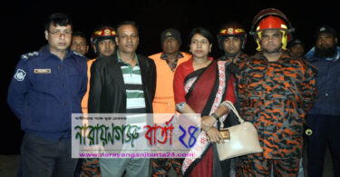 সন্তানকে বাঁচাতে নদীতে মায়ের ঝাঁপ, উদ্ধার অভিযান