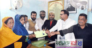 ভিজিডি কার্ড বিতরণ কর‌লেন চেয়ারম্যান আসাদুজ্জামান