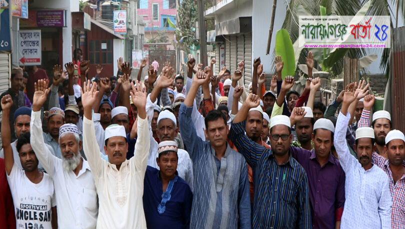 আদর্শ স্কুলের শিক্ষকের অপসারণ ও মামলা প্রত্যাহারের দাবিতে বিক্ষোভ